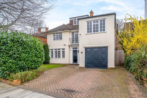 4 bed property, in Hitherwood Drive, £1,550,000