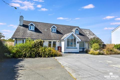 5 bed property, in Nun Street, £450,000