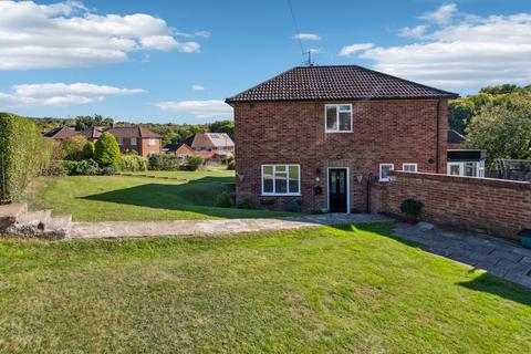 3 bed property, in Woodside Road, £399,950