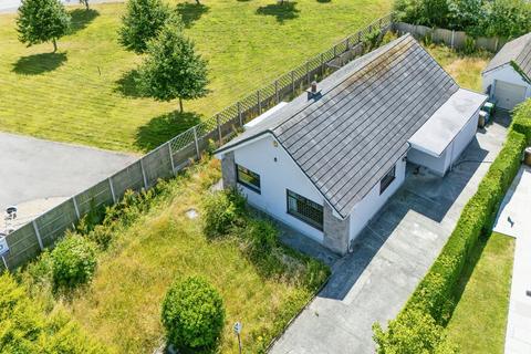 3 bed property, in 43 Ffordd Crwys, £185,000