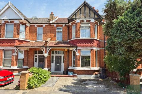 3 bed property, in Charlbury Gardens, £550,000