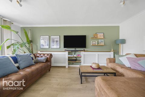 4 bed property, in St Nicholas Drive, £800,000