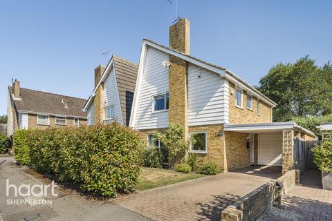 4 bed property, in St Nicholas Drive, £800,000