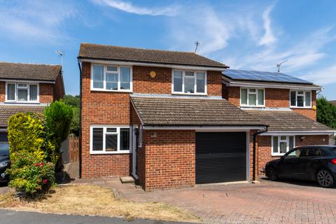 4 bed property, in Appleton Fields, £550,000