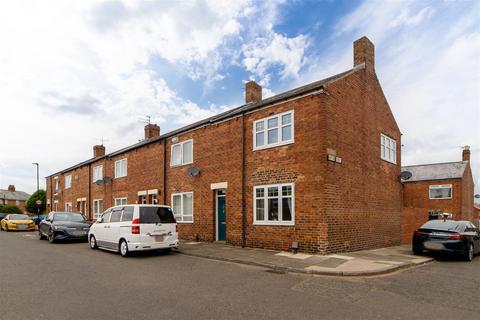 2 bed property, in John Street, £170,000