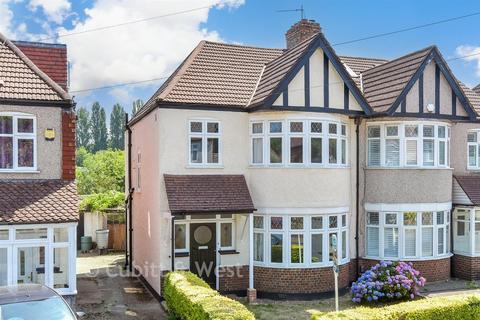 3 bed property, in Demesne Road, £475,000