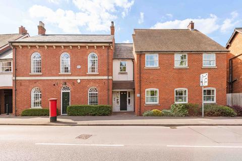 3 bed property, in New Road, £250,000
