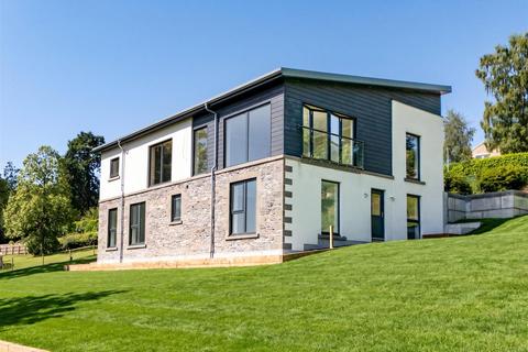 4 bed property, in Spring Bank, £725,000