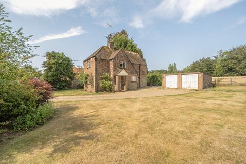 3 bed property, in Highams Lane, £800,000