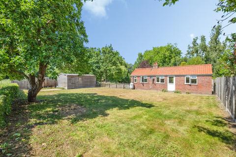 1 bed property, in Colby Road, £200,000