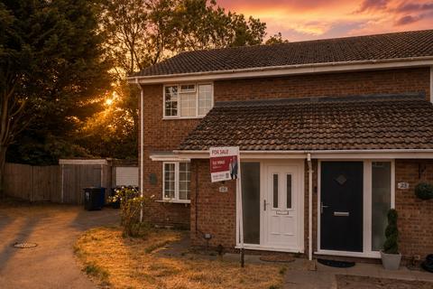 2 bed property, in Eland Close, £90,000