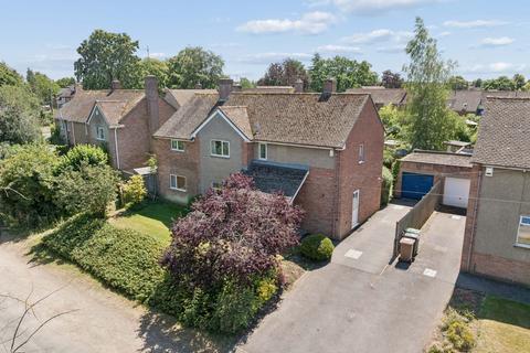 5 bed property, in Northcourt Lane, £800,000