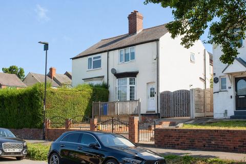 2 bed property, in Perigree Road, £240,000