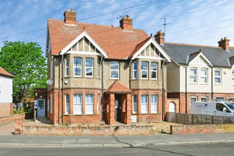 3 bed property, in Wootton Road, £220,000