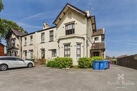 2 bed property, in Eaton Road, £90,000