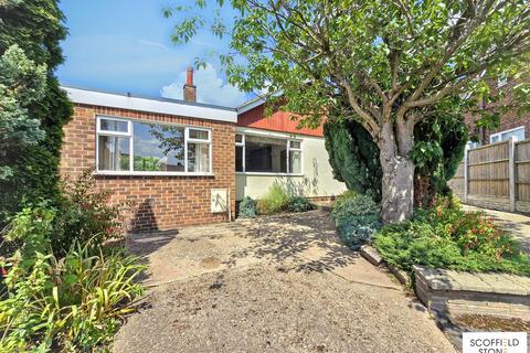 4 bed property, in Laburnum Way, £350,000