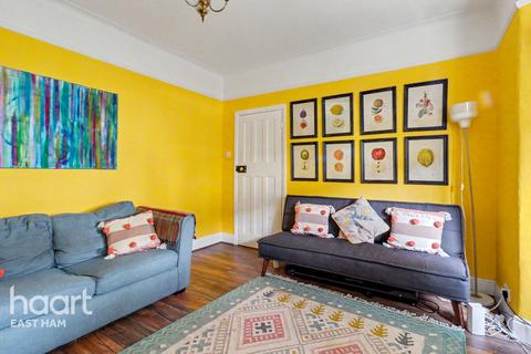 3 bed property, in Fourth Avenue, £625,000