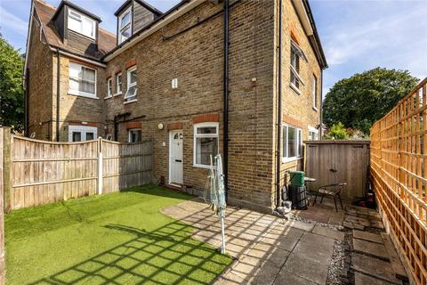 1 bed property, in London Road, £210,000