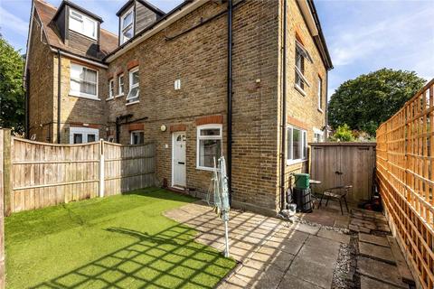 1 bed property, in London Road, £210,000