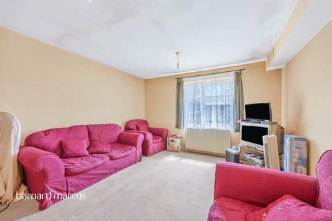 1 bed property, in Hogarth Crescent, £97,500