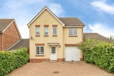 4 bed property, in Turner Close, £375,000