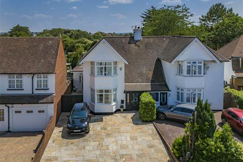 3 bed property, in Shepherds Lane, £750,000