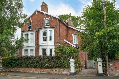 5 bed property, in Amherst Road, £695,000
