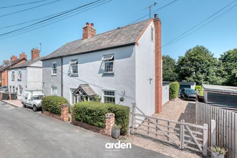 3 bed property, in Churchfields Road, £425,000