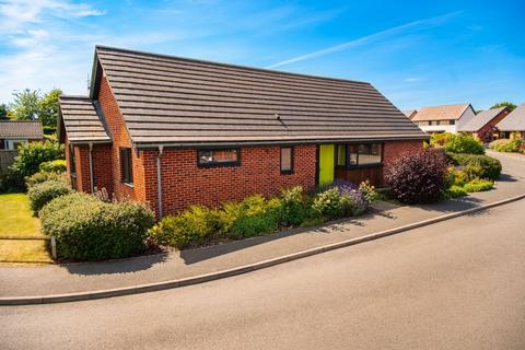 3 bed property, in Limes Close, £500,000