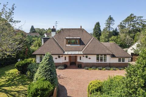 5 bed property, in 24 Dunure Road, £550,000