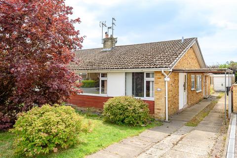 2 bed property, in Cedar Glade, £275,000