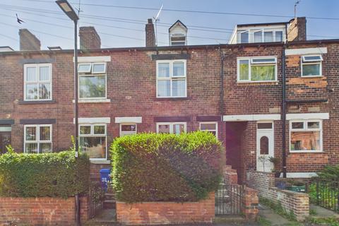 3 bed property, in Cliffefield Road, £230,000