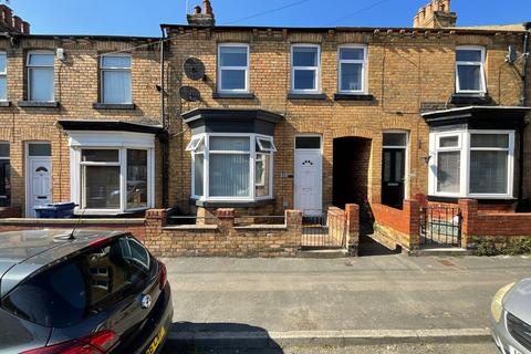 2 bed property, in Candler Street, £145,000
