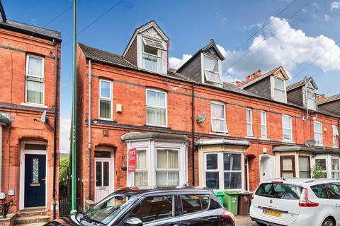 4 bed property, in Birrell Road, £170,000