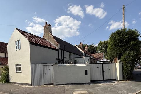 5 bed property, in 122 Main Street, £365,000