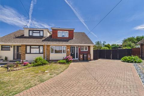 2 bed property, in Lathcoates Crescent, £450,000