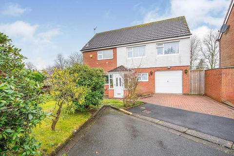 3 bed property, in Eccleston Gardens, £475,000