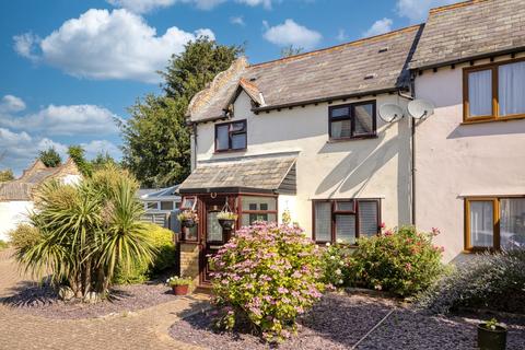 2 bed property, in Homestead Village, £280,000