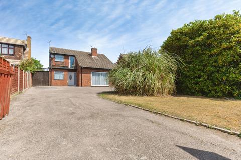 4 bed property, in Point Clear Road, £395,000