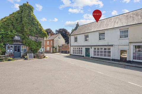 4 bed property, in Cerne Abbas, £525,000