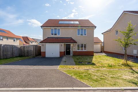 4 bed property, in Mcnaughton Road, £280,000