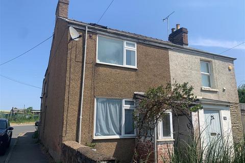 2 bed property, in Valley Road, £150,000