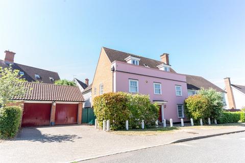 5 bed property, in Queenborough Lane, £765,000