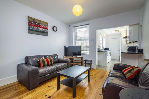 4 bed property, in Lamcote Grove, £210,000