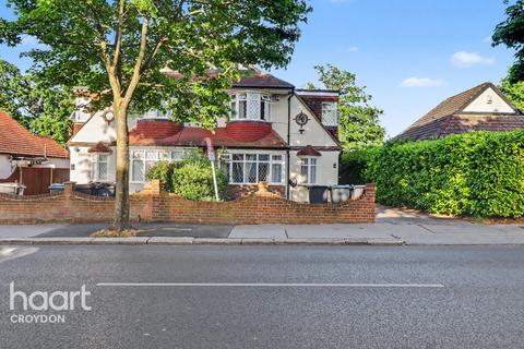 4 bed property, in Bridle Road, £800,000