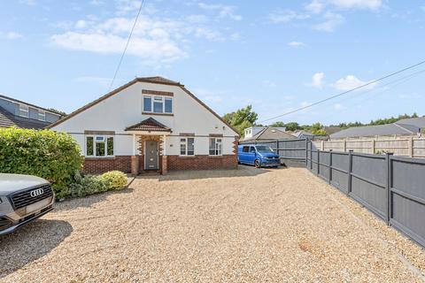 5 bed property, in Hayes Lane, £700,000
