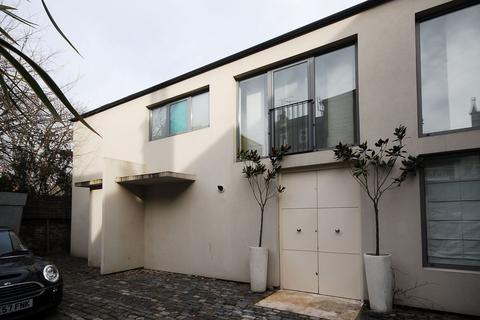 3 bed property, in The Coach House, £2,500,000