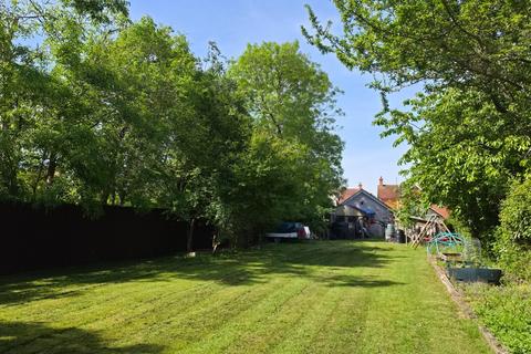 5 bed property, in Shaftesbury Road, £650,000