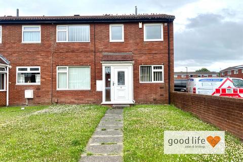 3 bed property, in High Tree Close, £120,000