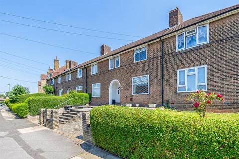 2 bed property, in Southover, £365,000